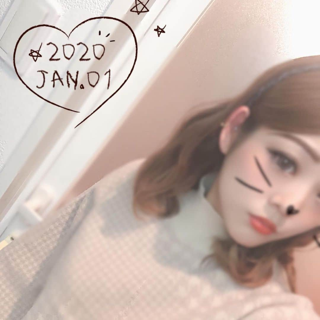 七瀬めいのインスタグラム：「明けましておめでとうございます🎍🎍 2019年も楽しくて しあわせな時間でした❤️ 2020年も全力でやっていきたいと思ってます🥺✨✨✨✨ 皆さんにとって良い一年になりますように💕」