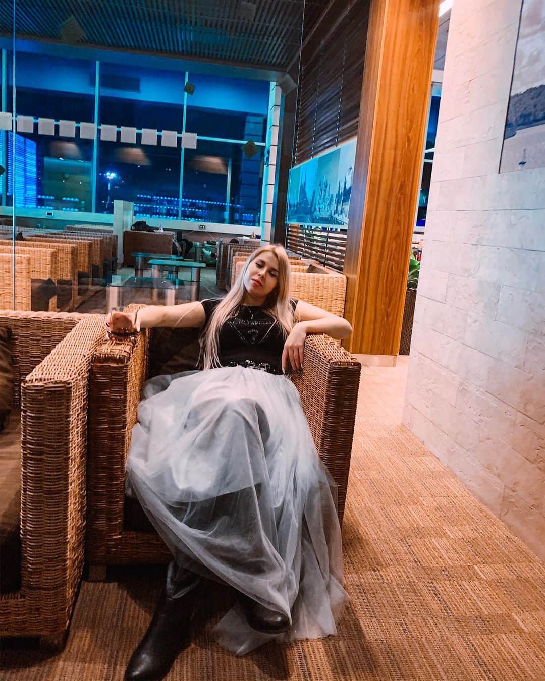 ALINA AKULAのインスタグラム：「✔️В аэропорт успела ✔️Паспорт не забыла ✔️Кошка пристроена  Вот теперь с наступающим)) Впервые буду встречать Новый год на высоте 10000 метров.  #снаступающим2020 #нг2020」