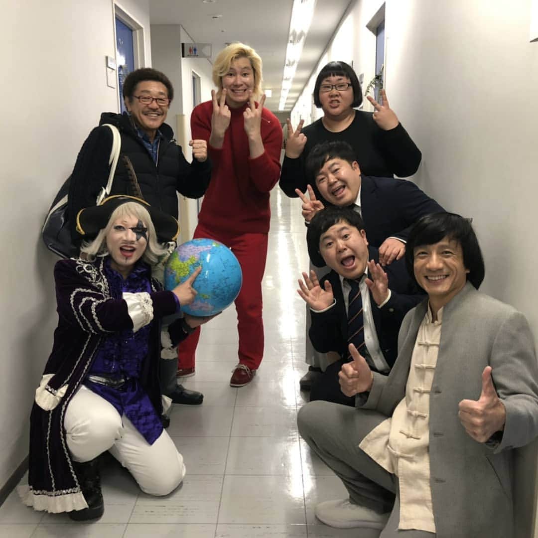 安藤なつのインスタグラム：「#新年明けましておめでとうございます #昨年は大変お世話になりました # #本年も宜しくお願い致します 謹賀新年 #宇宙海賊ゴージャスパイセン #お年玉しぶる #お年玉ってうれしいよね #振り込むっていってたけど #はいどーぞって直接袋に入ったやつ貰うのが嬉しいもんだよね #  ##」