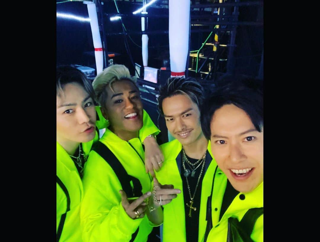 登坂広臣さんのインスタグラム写真 - (登坂広臣Instagram)「#三代目JSOULBROTHERS #JSB #登坂広臣  素敵な2020年にしましょうね✨✨🌈」1月1日 3時53分 - omi.cdl