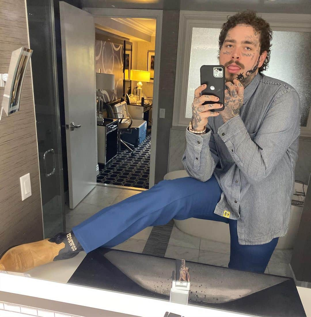 ポスト・マローンさんのインスタグラム写真 - (ポスト・マローンInstagram)「have a good ass new year💕🙈」1月1日 3時54分 - postmalone