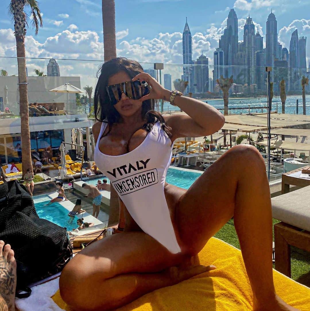 Italia Kashさんのインスタグラム写真 - (Italia KashInstagram)「VITALY POSTS  MIAMI @VitalyUncensored Wild Weekend GIVEAWAY ✈️ 🌴  Want to be part of Vitaly Uncensored and have an insane weekend partying in Miami with me and a bunch of sexy models? Well here is your chance!  I am picking 4 winners to fly out to Miami for a weekend and stay in fat mansion with him and the Vitaly Uncensored Girls. I hope to see you there! • TO ENTER SIMPLY: 1⃣ FOLLOW - @VitalyUncensored  2⃣ LIKE - This Post 🙌🏻 3⃣ COMMENT Below - Tag the friend you'd bring ⬇⬇ 🔥BONUS ENTRIES - Click the Link In @VitalyUncensored Bio to Join for FREE membership to the craziest nude prank site EVER, gain 5 additional entries to win 🔥 🔥BONUS ENTRY - Follow @KingVitaly & tag your friend on his post to gain an additional bonus contest entry 🔥 • Winner Announced = 1/20/2020 💯 You Must Be Following @VitalyUncensored for the Winner Announcement.  Don’t miss it this might be your only chance to party with the hottest girls in the world and get laid!」1月1日 3時55分 - toochi_kash
