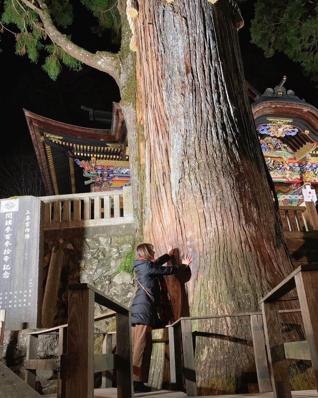 本橋優華のインスタグラム：「🎍謹賀新年🎍 2020笑顔で溢れる毎日でありますように✨ 念願の場所からスタート。やったぁ！ 今年も宜しくお願いします😊 #ahappynewyear#happy#newyear#friend#mitsumineshrine」