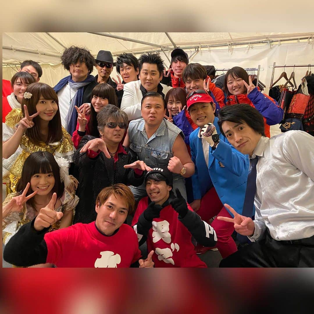 岩村菜々美さんのインスタグラム写真 - (岩村菜々美Instagram)「今年の上越国際スキー場のカウントダウンイベントのゲストは #スギちゃん さんでした！！ 私は今年は #いきものがかり さん 相変わらず顔は全然似せられないけどww」1月1日 4時34分 - nanami1120