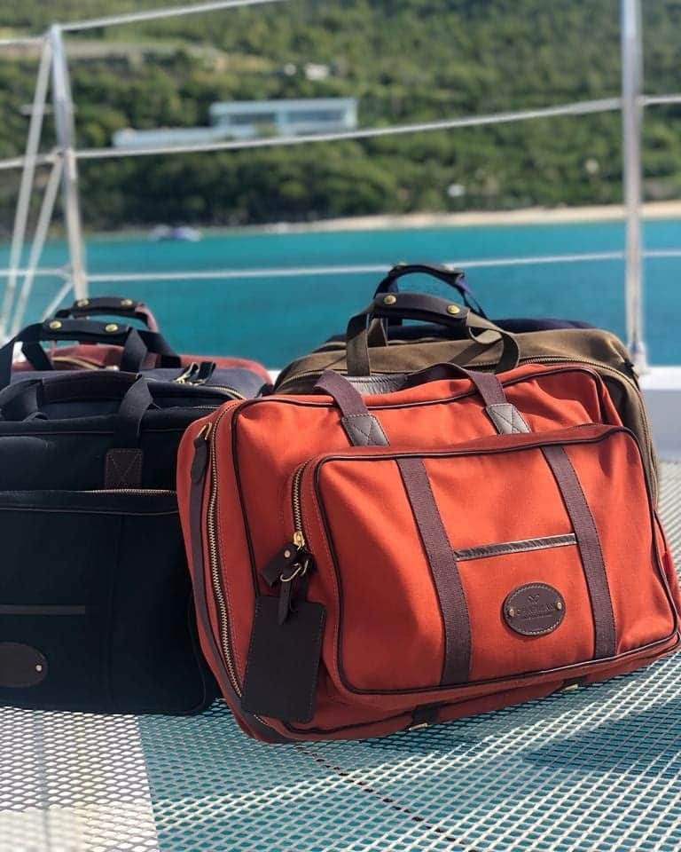 ジョンチャップマンのインスタグラム：「Every skipper needs a great first mate.  Every adventure needs a great bag.  Happy New Year! 🥂#chapmanbags #madeinengland」