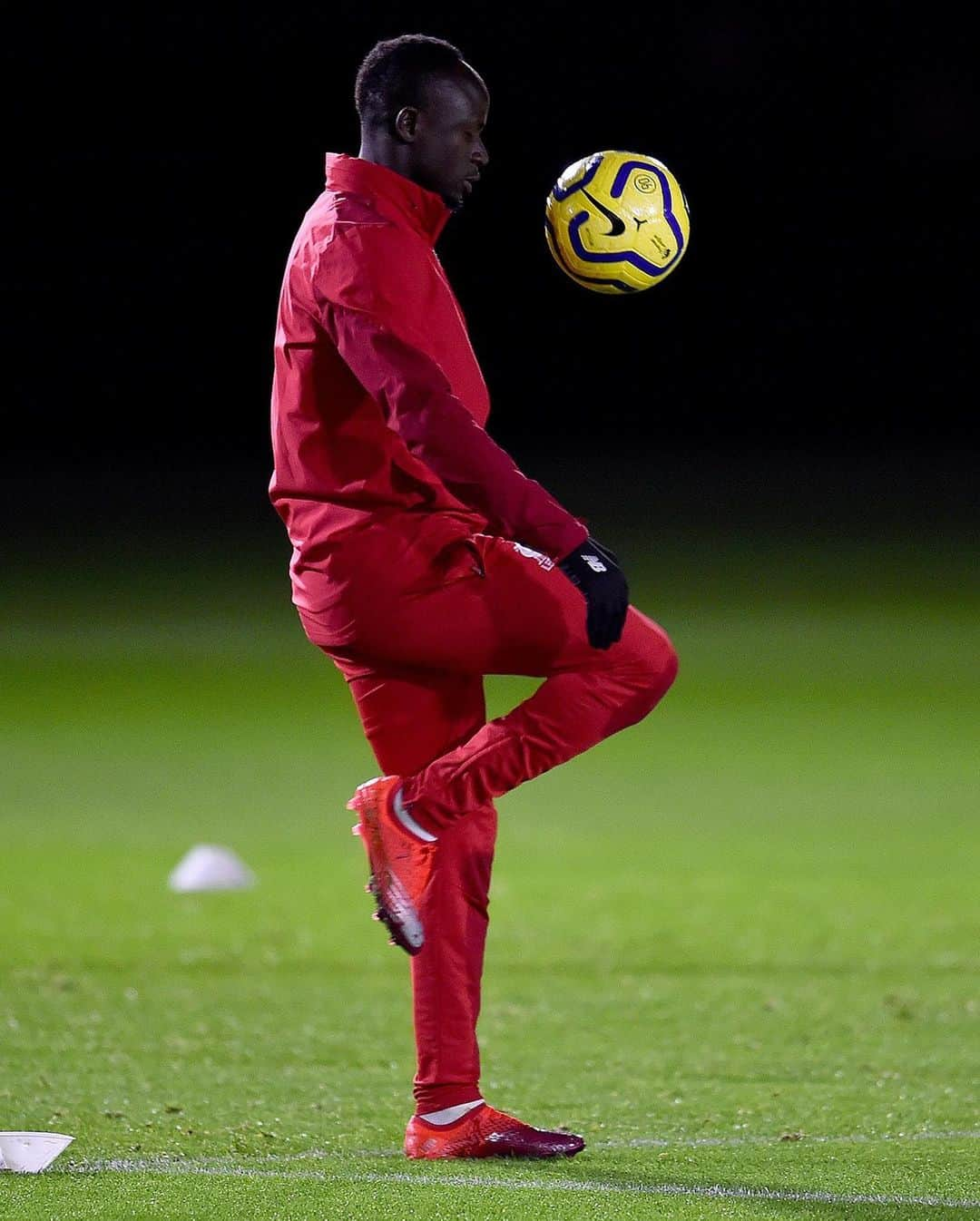 リヴァプールFCさんのインスタグラム写真 - (リヴァプールFCInstagram)「Another good session to end 2️⃣0️⃣1️⃣9️⃣ 🙌⚽️ #LFC #LiverpoolFC #Liverpool」1月1日 5時01分 - liverpoolfc