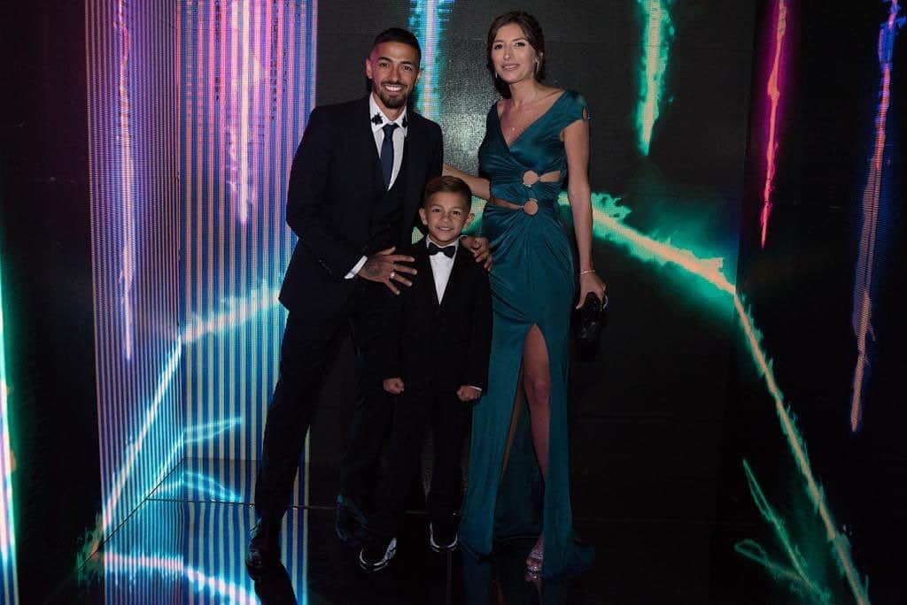 マヌエル・ランシニのインスタグラム：「Un gran feliz final del 2019 y aún más feliz comiendo 2020 para todos !! Que venga con mucha salud y alegria 🥂」