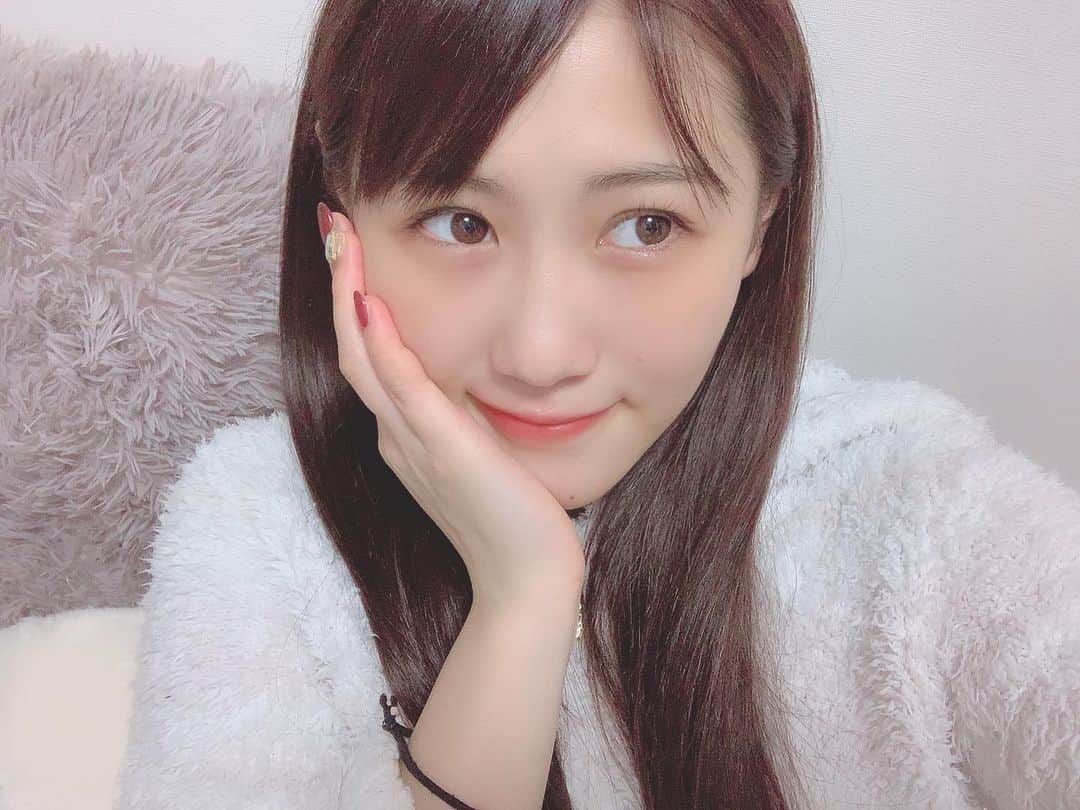 西野未姫さんのインスタグラム写真 - (西野未姫Instagram)「今日は大晦日！！ 2019年みなさん！！本当にありがとうございました😊  今年はすごく濃くて、いろんな経験をさせていただいた年でした！  20歳になってお酒が飲めるようになったり 体を張って鼻フックしたり、おならをしたり。 たくさん炎上もしました。 たくさんの人から嫌われることもありました。 恋愛することもありました。 痩せることもあれば太ることもありました。  AKBを卒業した時は、 こんなに濃厚でお仕事がたくさんできる1年を過ごせる日がくるなんて正直思っていませんでした。  これも今まで応援してくれたファンの皆さん、マネージャーさん、家族、友達たくさんの方の支えがあったからです！  本当に感謝の気持ちでいっぱいです✨  来年は1日も休みがないくらい忙しい1年にできるように頑張ります！！！ そしてもっとたくさんの方に西野未姫を知ってもらって、「好き」になってもらえるようにたくさんの人から「愛される人」になりたいです！！ 2019年ありがとうございました✨✨ 明日！1月1日元日！！ 「爆笑ヒットパレード2020」 に出演させていただきます！！ 去年に引き続き出演できるの嬉しい😭  ぜひ見てください！  #大晦日 #たくさんの人に感謝 #爆笑ヒットパレード  #フジテレビ #去年の大炎上 #今年は炎上しないように #みなさん安心してみてください」12月31日 20時01分 - nishinomiki_official