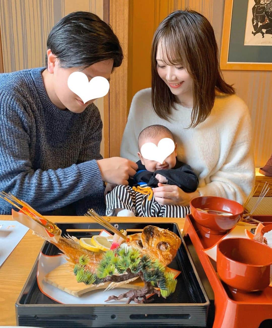 のインスタグラム：「もうすぐ2019年が終わる〜🐗！ 今年は妊娠・出産・子育てと初めての事づくしで、 間違いなく人生で1番濃くて幸せな1年だったなぁ☺️⠀ ⠀ インスタグラムを見てくださっている皆さま 今年はありがとうございました❤️ 来年もどうぞよろしくお願い致します🥰✨✨⠀ ⠀ 写真は先日のお食い初めの時の👶🐟 ・ ・ ・ #2019 #大晦日 #お食い初め」