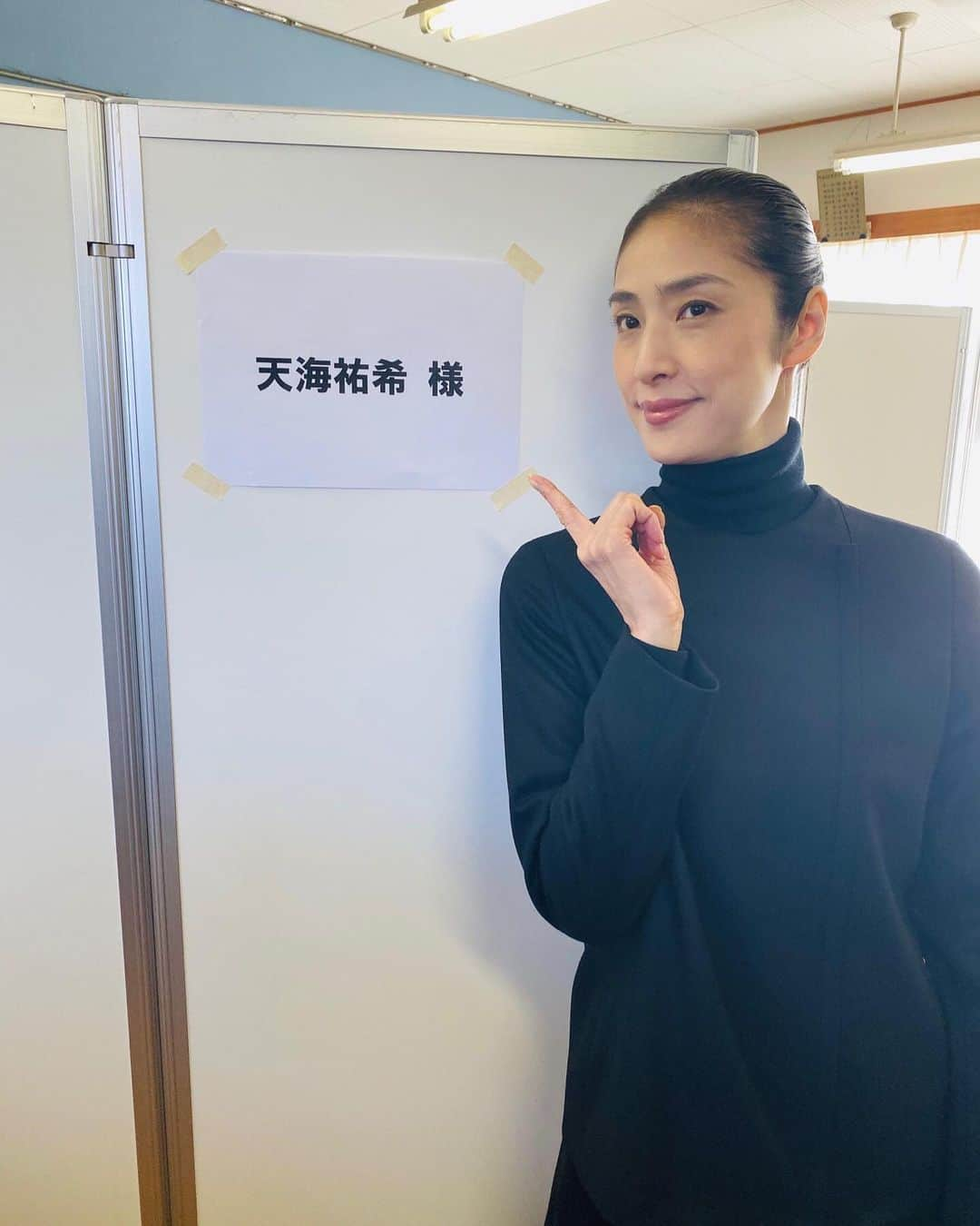 【公式】日本テレビ「トップナイフ-天才脳外科医の条件-」さんのインスタグラム写真 - (【公式】日本テレビ「トップナイフ-天才脳外科医の条件-」Instagram)「. 「絶対に笑ってはいけない青春ハイスクール24時！」ご覧いただけましたか❓天海祐希さん、まさかの役どころでの出演でしたね😳🤣 #トップナイフ #天海祐希 #深山瑤子 #女王の教室 #阿久津真矢 #いい加減目覚めなさい #阿久津降臨✨でしたね笑 ジャケット、タートルニット→#JOSEPH」12月31日 20時07分 - topknife_ntv