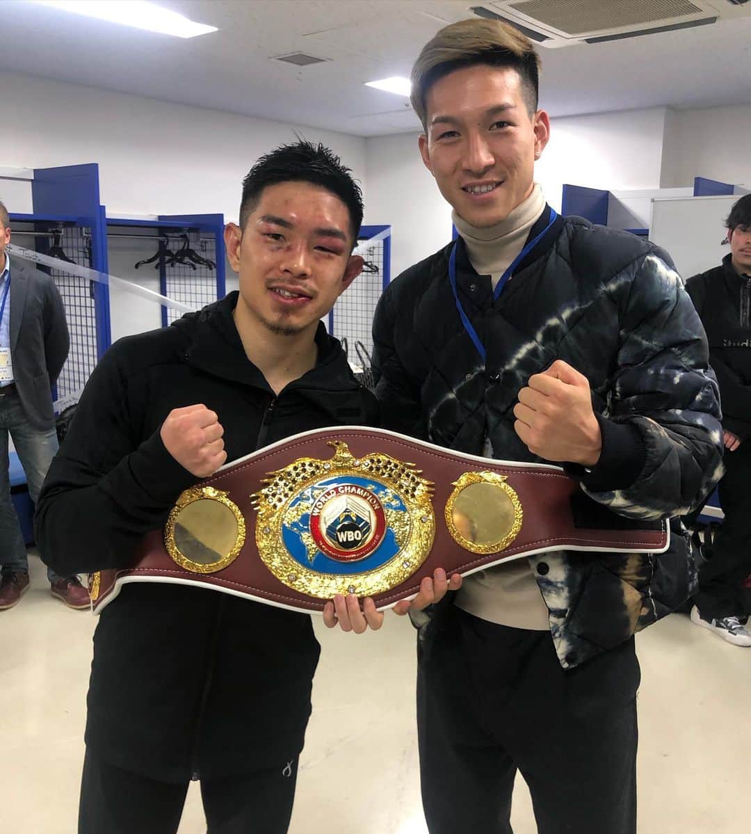 小林祐希のインスタグラム：「‪色んな重圧を背負った中で圧倒的な気持ちと技術の差を見せつけて勝つ。‬ ‪入場の時からオーラが凄かった。‬ ‪2019年最後の日に最高の試合を観させて貰いました。ありがとうございます！そして、おめでとうございます！‬ ‪#井岡一翔  皆さん、良いお年を！」
