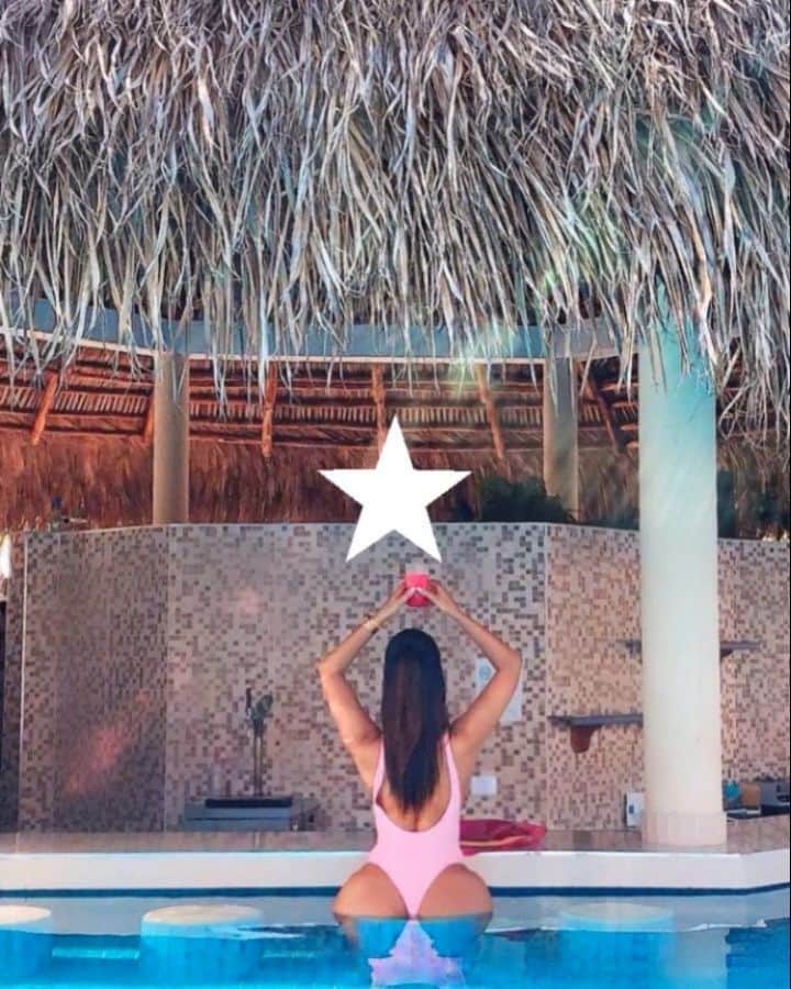 ユリサのインスタグラム：「Thank you 2019🌟 2020, Here we come!!!!!!!!!!💓 There may have been times that I troubled you, irritated u, bugged u, and disturbed u in 2019... I plan to continue that in 2020♥ lol 今年は幸せな年だったから、来年は皆を幸せにする年にします🌼 #NYE #thankyou」