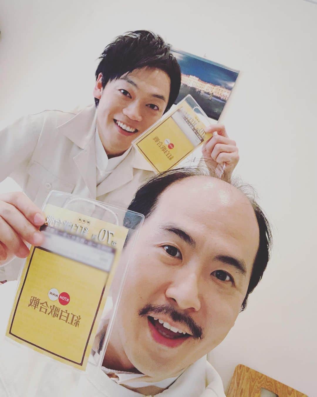 斎藤司のインスタグラム：「紅白気分味わってきた #わくわくどきどき #事前番組におばたと #ありがたい #アーティストのみなさんに #会えるので #楽しいね！ #今年もお世話になりました #来年超頑張るんで #見ててください #良いお年を」