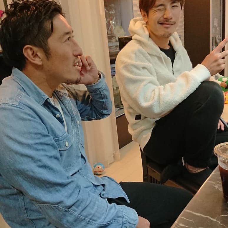 岡本昌弘さんのインスタグラム写真 - (岡本昌弘Instagram)「今年も終わりですね。 皆様いかがお過ごしでしょうか？ 来年からは愛媛に完全になります。愛媛の皆様改めましてよろしくお願いします。 千葉の皆様。一言ではまとまらないけど本当に感謝しています。本当にありがとうございました。 ぐぴおは元気にやっております。 これからもよろしくお願いします。」12月31日 20時22分 - gupppppppy