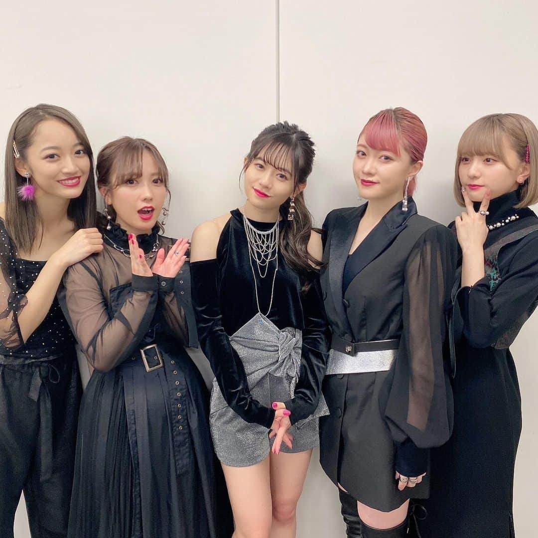 フェアリーズのインスタグラム：「2019年もありがとうございました！ 皆様良いお年を〜☺️」