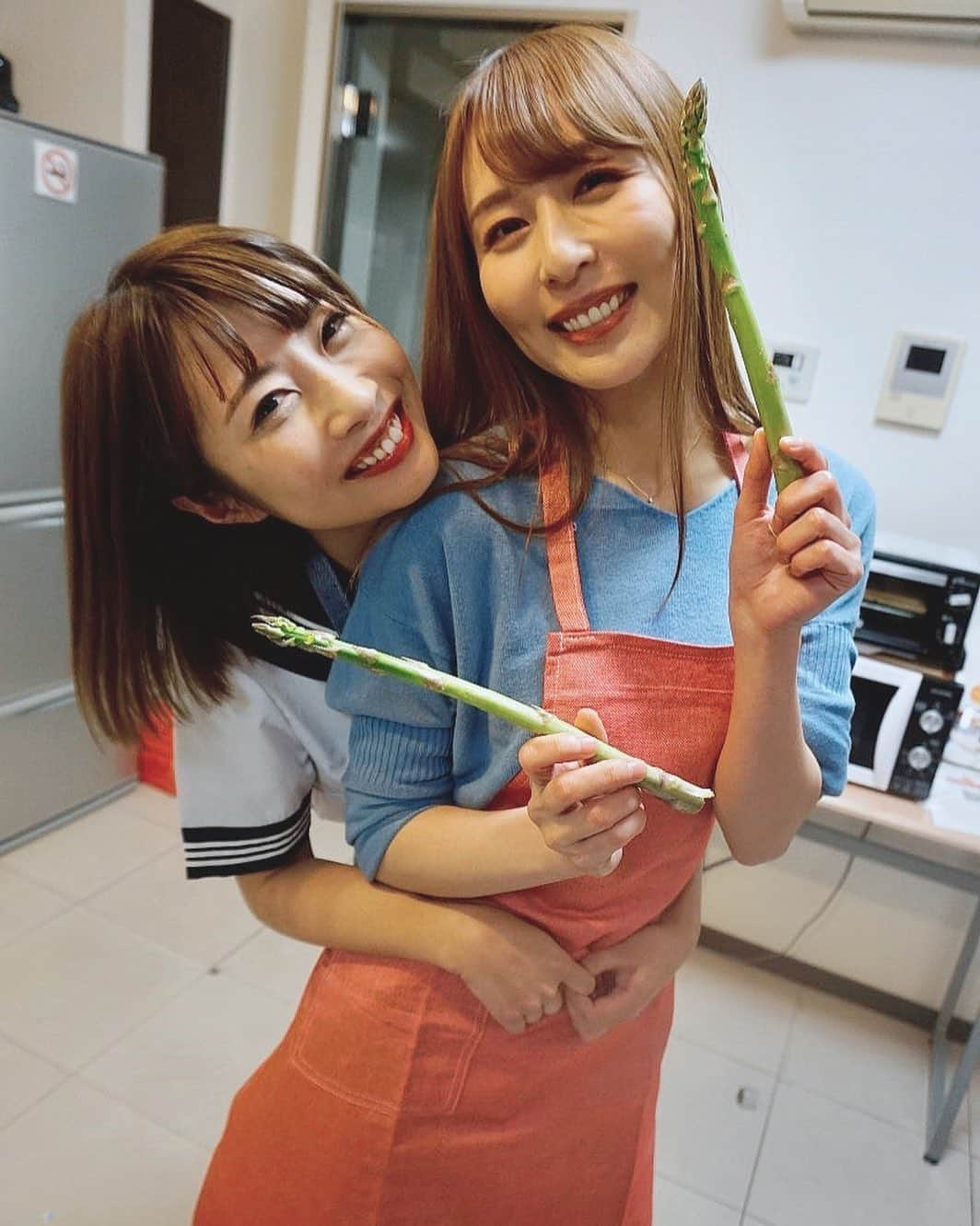 古川真奈美さんのインスタグラム写真 - (古川真奈美Instagram)「.﻿ .﻿ .﻿ 今年がもうすぐ終わるねー❣️﻿ 2019年も皆さまありがとうございました🙇🏻‍♂️✨﻿ ﻿ 周りに恵まれ、みんなに支えられ今年も無事に終えることができました🙏🏻﻿ 心より感謝申し上げます✨✨﻿ ﻿ ﻿ ﻿ そして、YouTube配信されました！﻿ 希崎ジェシカの手料理は本当に美味しいのか検証しています💁🏻‍♂️﻿ 今日で引退してしまうジェシー🥺﻿ @kizaki_jessica  長年お疲れ様でした❣️﻿ 本当にこの世界で色々大変なことた〜くさんあったと思うけど、よく長年頑張ってきたね、お疲れ様でした✨﻿ ジェシカに出会えてよかった😍💓﻿ いつも謙虚で誰に対しても優しい心をもったジェシー♡﻿ 引退しても可愛い素敵な女性でいてね🥰﻿ これから先も私はずっっっと応援してる☺️💕﻿ 来年も遊びにいこーね＼(^o^)／﻿ ﻿ ﻿ 最後、崖っぷち学園TVに出演してくれて本当にありがとう😘﻿ ﻿ ﻿ 皆さまそれではよいお年をお迎えください👼﻿ ﻿ ﻿ ﻿ #youtube #配信 #崖っぷち学園TV #希崎ジェシカ﻿ #手料理 #料理﻿ #instalike #instamood﻿ #ow #instapic #instaphoto﻿ #girl　#follow #followme  #gravure  #japanesegirl  #selfies  #インスタグラビア」12月31日 20時29分 - mana_0619