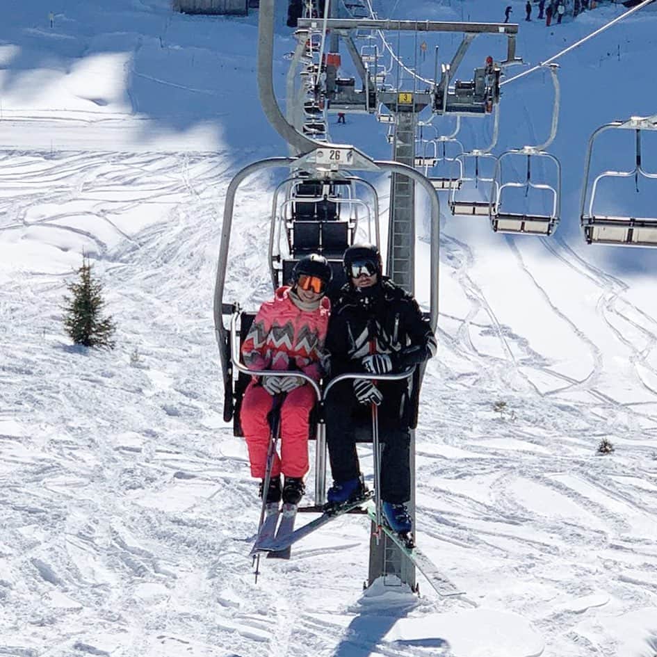 トビアス・ジッペルさんのインスタグラム写真 - (トビアス・ジッペルInstagram)「Ski fahren in Mürren ⛷👫🏻🇨🇭 @sandra.martha.s  #mürren #schweiz」12月31日 20時30分 - tobsen_21