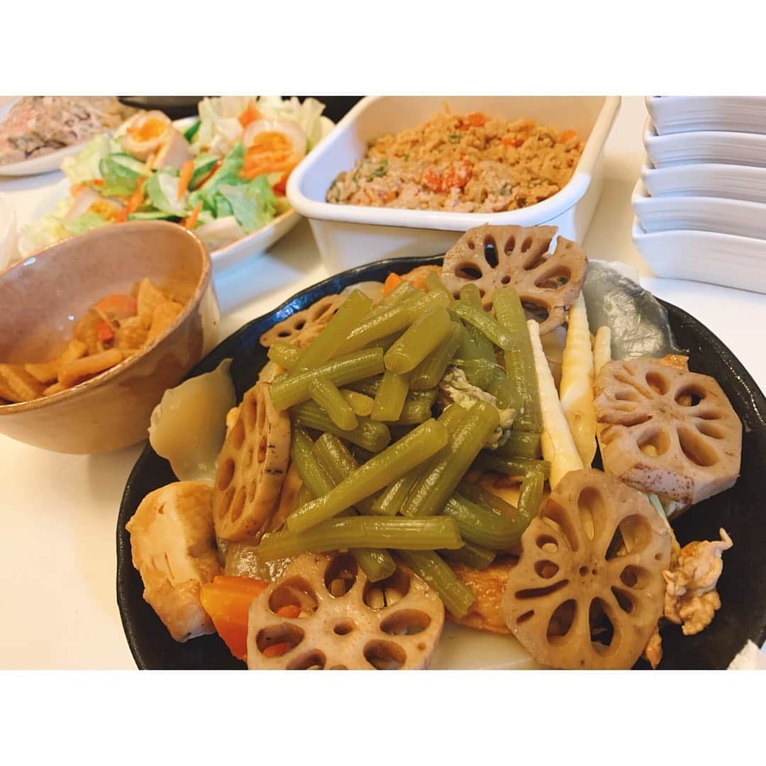 佐々木希さんのインスタグラム写真 - (佐々木希Instagram)「2019年応援ありがとうございました！ 母の手料理を食べながらいつもの大晦日を過ごしています。 皆様、良いお年をお迎えください❤︎」12月31日 20時30分 - nozomisasaki_official