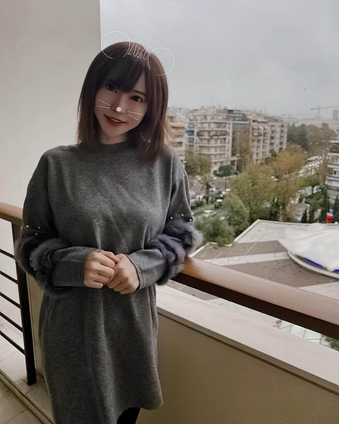 里美ゆりあのインスタグラム：「カウントダウンまであと少し🌼.* @teftef.shop さんの#ワンピース  #2020」