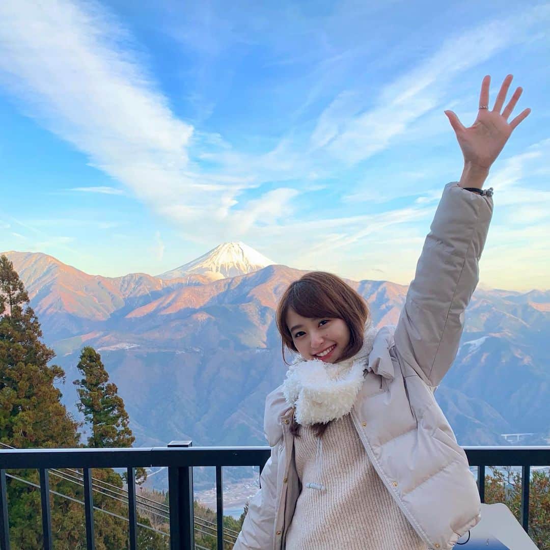 立花玲奈のインスタグラム：「. . 2019年もありがとうございました。  学業と両立しながらたくさんの事に挑戦させて頂いた、感謝溢れる1年でした。 いつも皆さんの応援やコメントに、本当に支えられています🥺🙏 . 来年も立花玲奈をどうぞよろしくお願いします！  良いお年をお迎え下さいね🎍✨ . . #女子旅 #旅行 #富士山 #自然 #travel  #ヘアスタイル #ヘアアレンジ #前髪 #ロングヘア #カラー #salon #beauty #hairstyle #fashion #ootd #ファッション #コーデ  #メイク #今日のメイク #立花玲奈 #avex #옷스타그램 #오오티디 #데일리록 #코디 #2019 #2020」