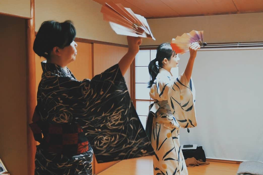 林田岬優さんのインスタグラム写真 - (林田岬優Instagram)「日舞納め✨👘 動画も写真も、若柳先生　@kimikoichimura  の旦那さん　@noboruichimura 市川さんが撮ってくださいました！ 有難うございます😊  1ヶ月ぶりのお稽古だったので、動きがぎこちないですが、やっぱり踊るの楽しいです。🌸 ． 若柳先生、また来年もよろしくお願い致します‼︎ #しだみゆ」12月31日 20時38分 - miyu_hayashida