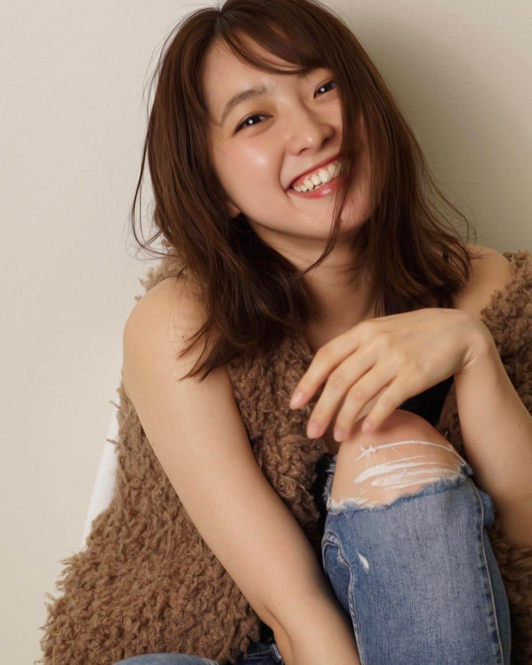 大野愛友佳さんのインスタグラム写真 - (大野愛友佳Instagram)「2019年も残すところあと少し、 今年もたくさん私を笑顔にしてくれた皆様のおかげで、とっても幸せな笑顔溢れる1年になりました😊 . 今年は思いたったらすぐ行動して2020年に繋げるために、 小さくても新たな挑戦をたくさんしてきました😊 . 2020年も変わらず笑って過ごせますように。 2020年も宜しくお願いします✨」12月31日 20時41分 - ohnoayuka