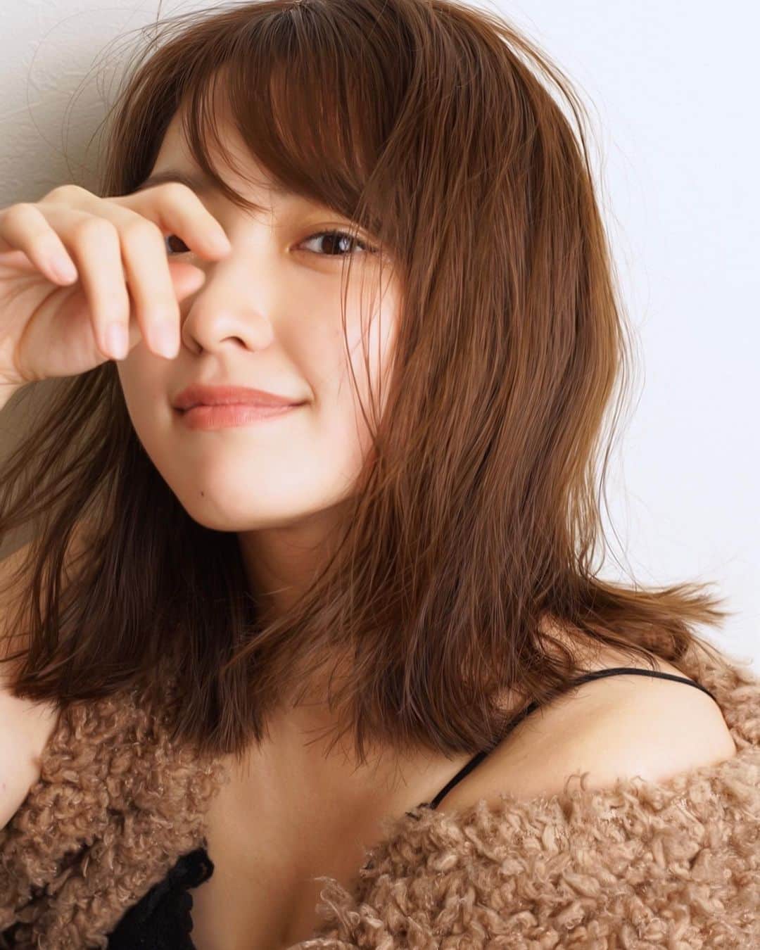のインスタグラム：「2019年も残すところあと少し、 今年もたくさん私を笑顔にしてくれた皆様のおかげで、とっても幸せな笑顔溢れる1年になりました😊 . 今年は思いたったらすぐ行動して2020年に繋げるために、 小さくても新たな挑戦をたくさんしてきました😊 . 2020年も変わらず笑って過ごせますように。 2020年も宜しくお願いします✨」