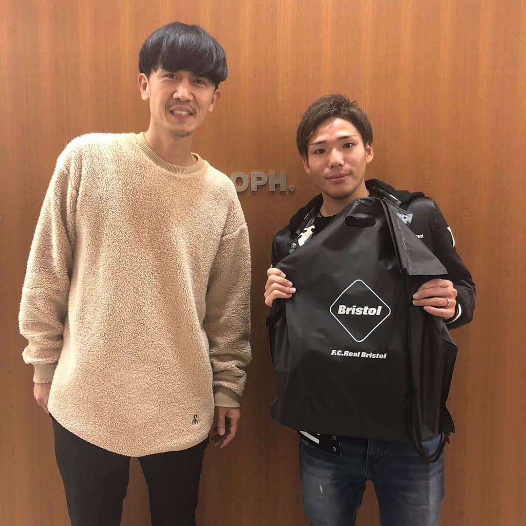 榊翔太のインスタグラム：「SOPH. 札幌店へ行ってきました！ お世話になっている方にもお会いできて嬉しかったです！  皆さんも是非行ってみてください⚽️ #soph #sophnet  #fcrb  #栃木sc #榊翔太」