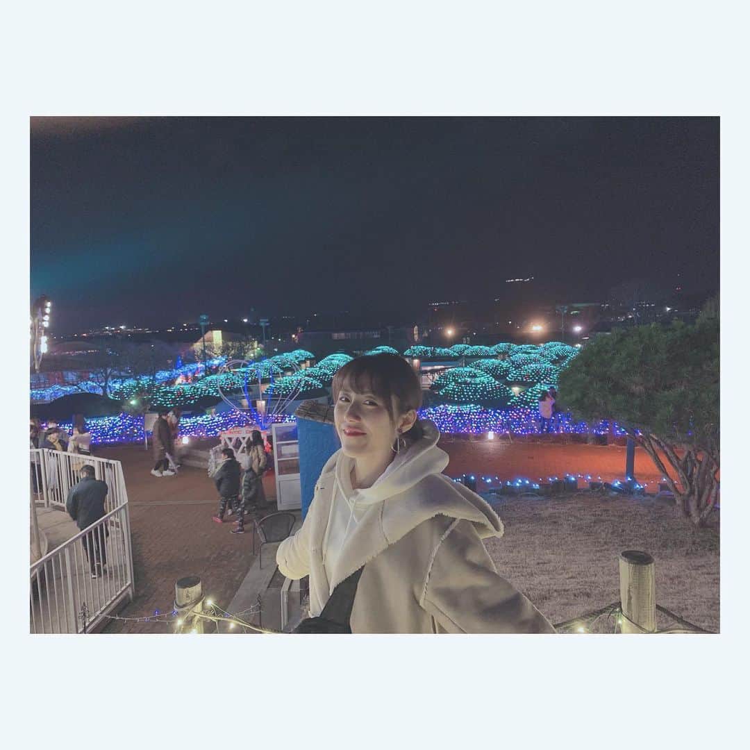 松田実里さんのインスタグラム写真 - (松田実里Instagram)「2019年。  みなさん、今年も大変お世話になりました。  劇場に会いにきてくださった皆さま、 応援してくださった皆さま、 関係各位のお世話になった皆さま、  心から感謝申し上げます。  今年は予測していなかったことが度重ねて起こり、 迷走した時期もあったのですが、  劇場に会いにきてくださったみなさんのおかげで、 今日を元気に迎えることができました。  ここまでの5年間とちょっと。 ガムシャラに走って参りました。  来年は少しゆっくりとしようと思っています。  まわりの人に相談すると みんな口を揃えて「そうしなさい。」と。笑  っといいながら予測不能なのが人生。 何が起こるか分かりませんよね。笑  新しい挑戦と、 必要として頂ける場所にはどこへでも。  来年もみんなで沢山笑って過ごせたら幸せです。  みなさんの笑顔のために全力で。  まずは1月は、 『きかんしゃトーマス』 イルカ団『アルセーヌ・ルパン3』  がんばります。  来年も応援よろしくお願いします。  2019.12.31 松田実里  #Instagram #instagood #instalike ﻿ #love #photo #fashion #F4F ﻿ #フォロミー  #팔로우 #셀카 #일상 #松田実里 #舞台  #今年もありがとうございました #来年もよろしくお願いします」12月31日 20時45分 - misato_matsuda