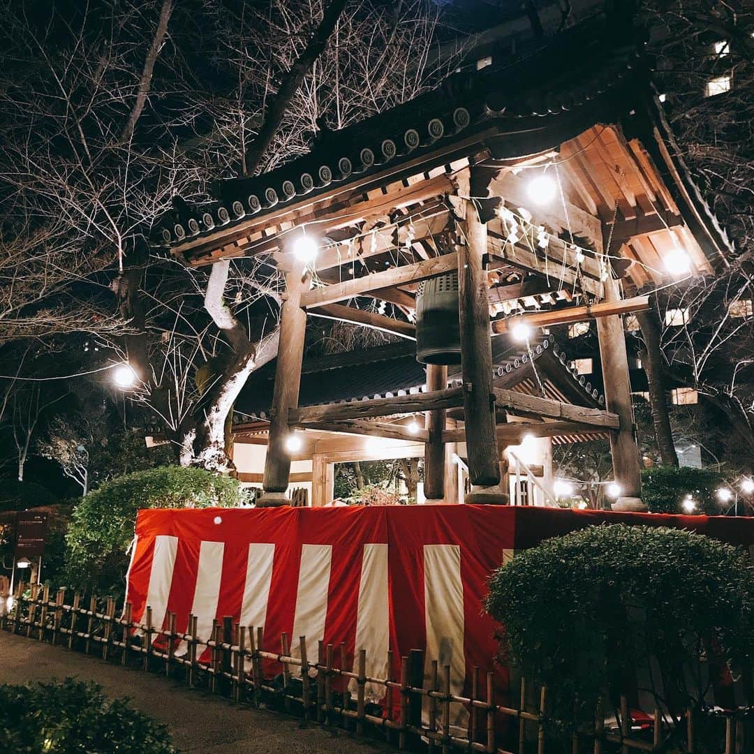 のインスタグラム：「. 新年まであとわずか。﻿ 2020年もみなさまのお越しをスタッフ一同お待ちしております。﻿ どうぞよいお年をお迎えください🎍 ﻿ We're just moments away from a new year.﻿ Our hotel staff is looking forward to your next visit in 2020.Have a happy new year!﻿ ﻿」