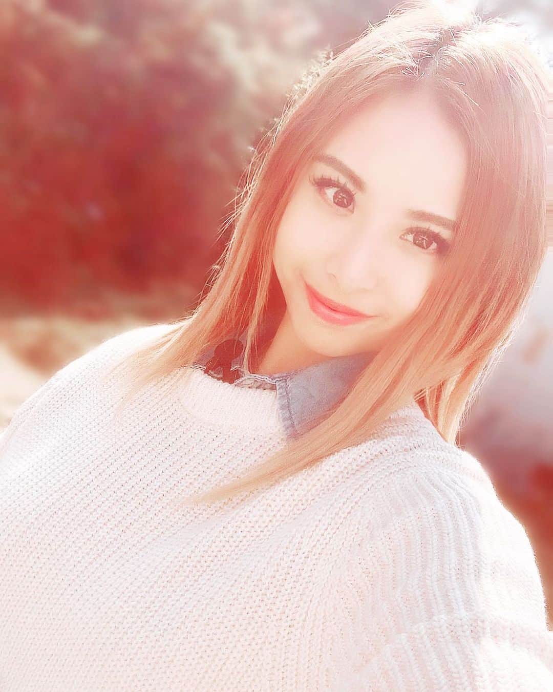 Licanaのインスタグラム：「🦋2019年🦋 公私共にHappyな1年で終えようとしてるのも皆さんのお陰です。心の底から感謝しています🙏🏼 2020年は今年以上に沢山笑えるといいなー💭 そしてみんなにも沢山の素敵な出来事がある事を願ってます💫  皆さん、2019年もお世話になりました！ 有難うございました！！良いお年を🎍  2019.12.31 Licana  #2019 #20191231 #大晦日 #Licana #singer #music #Live #actress #Love #Tokyo #Osaka #JAPAN #JAPINA #thanx #arigatou #keepsmiling #yolo」