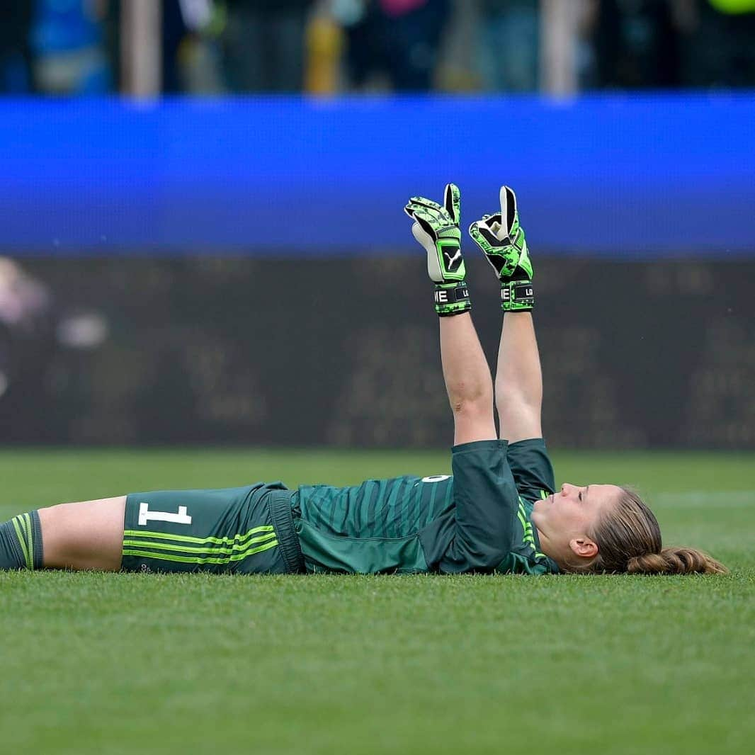 ユヴェントスFCさんのインスタグラム写真 - (ユヴェントスFCInstagram)「#BestOf2019 📸 An UNFORGETTABLE 2019 for these ladies 👏  #FinoAllaFine #ForzaJuve」12月31日 20時51分 - juventus