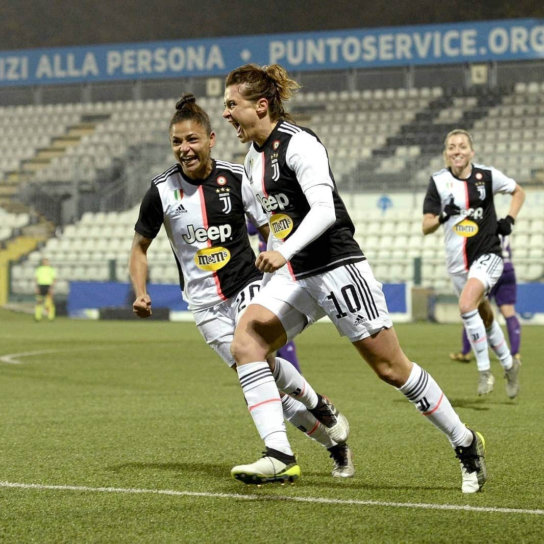 ユヴェントスFCさんのインスタグラム写真 - (ユヴェントスFCInstagram)「#BestOf2019 📸 An UNFORGETTABLE 2019 for these ladies 👏  #FinoAllaFine #ForzaJuve」12月31日 20時51分 - juventus