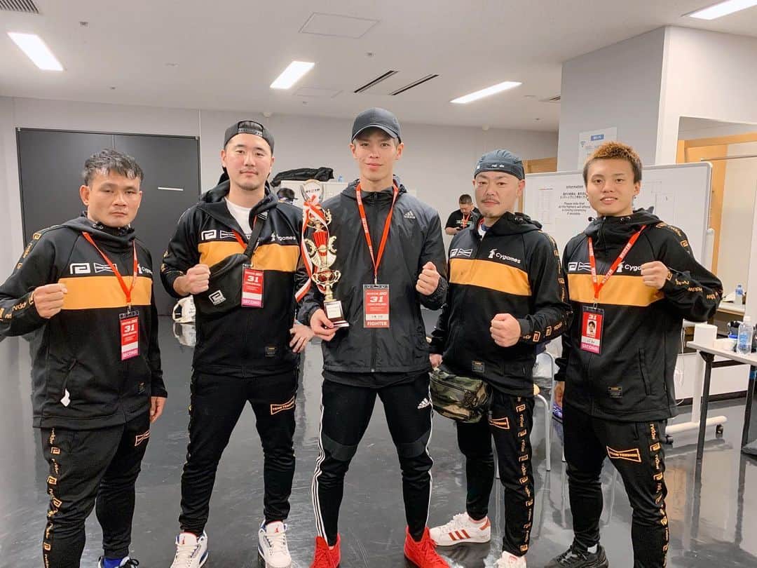 のインスタグラム：「とりあえず結果報告。 大晦日、再戦無事勝てました！ 今年7戦全勝。 応援ありがとうございました！ 大晦日は格闘技。最高！ #RIZIN20 #さいたまスーパーアリーナ」