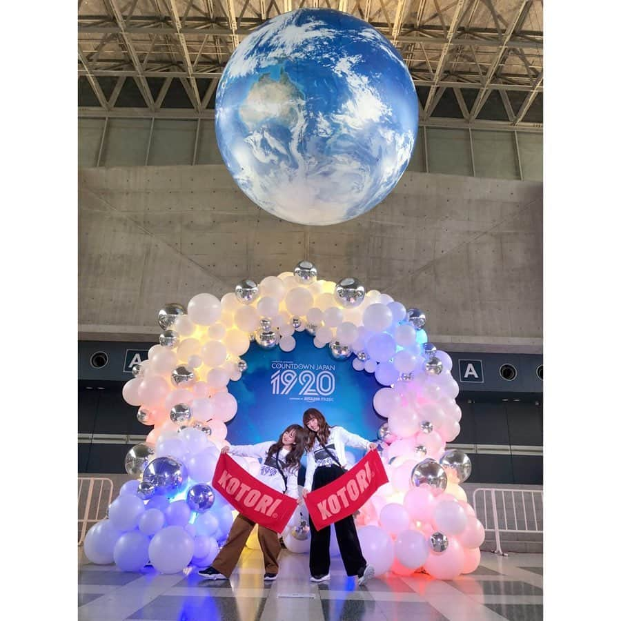 haruさんのインスタグラム写真 - (haruInstagram)「ㅤㅤㅤㅤㅤㅤㅤㅤㅤㅤㅤㅤㅤ ㅤㅤㅤㅤㅤㅤㅤㅤㅤㅤㅤㅤㅤ #countdownjapan1920 ㅤㅤㅤㅤㅤㅤㅤㅤㅤㅤㅤㅤㅤ かほちゃん ( @xxokohakxx ) のおかげで 最高なフェスデビューをしました🥺💕 ㅤㅤㅤㅤㅤㅤㅤㅤㅤㅤㅤㅤㅤ もう朝から夜まで本当に満喫しまくりで たくさん回れたのも 充実してたのも 全部かほちゃんのおかげ🥺💕 ㅤㅤㅤㅤㅤㅤㅤㅤㅤㅤㅤㅤㅤ たくさん教えてくれて 本当にありがとう😭🧡 ㅤㅤㅤㅤㅤㅤㅤㅤㅤㅤㅤㅤㅤ 本当にかほちゃんのおかげでたくさんハマったし 好きが広がって本当に幸せだ〜( *´꒳`* )！ ㅤㅤㅤㅤㅤㅤㅤㅤㅤㅤㅤㅤㅤ ㅤㅤㅤㅤㅤㅤㅤㅤㅤㅤㅤㅤㅤ 写真見返して思い出にひたひたしております😂💓 もうかほちゃんに感謝してもしきれない🥺❤️ 本当に本当にありがとう😭🧡 ㅤㅤㅤㅤㅤㅤㅤㅤㅤㅤㅤㅤㅤ コーデの詳細はWEARに載せてるので 気になった方はみてね☺️🧡 ㅤㅤㅤㅤㅤㅤㅤㅤㅤㅤㅤㅤㅤ ㅤㅤㅤㅤㅤㅤㅤㅤㅤㅤㅤㅤㅤ あとで今年のbestnineも投稿しようと🌸 ㅤㅤㅤㅤㅤㅤㅤㅤㅤㅤㅤㅤㅤ ㅤㅤㅤㅤㅤㅤㅤㅤㅤㅤㅤㅤㅤ 今日は大掃除して今から...🎤♪💕 ㅤㅤㅤㅤㅤㅤㅤㅤㅤㅤㅤㅤㅤ」12月31日 21時00分 - __haru3