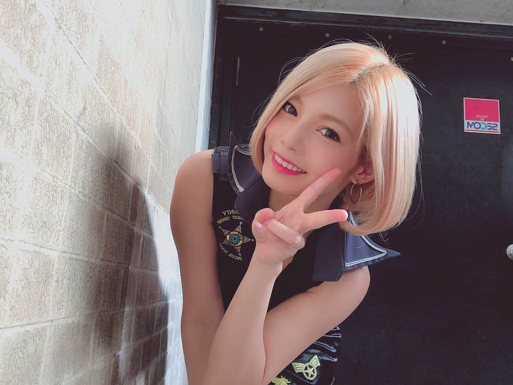 菜月アイルのインスタグラム：「2019年ありがとう！ 沢山学び、沢山歌い、沢山踊った。弱さを認め、向き合うことが出来た。今年だけですごく成長した気がする。 ・ 2020年この学びを活かして進んでく！みんなありがとう！良いお年を！」