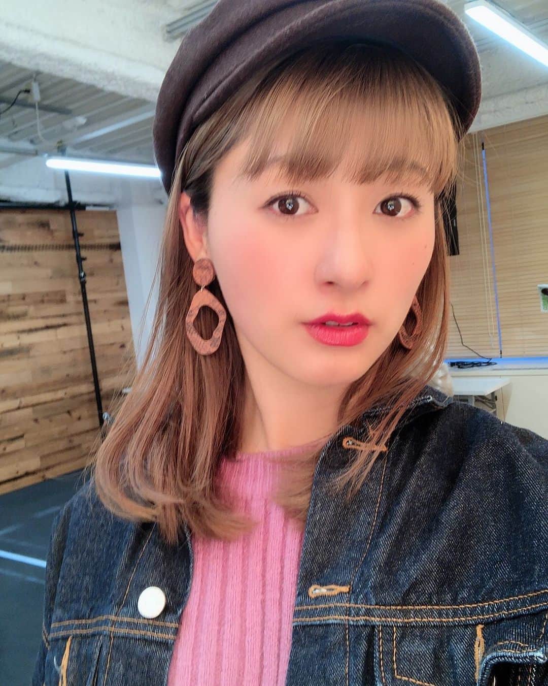 水野まいさんのインスタグラム写真 - (水野まいInstagram)「本年はありがとうございました！. . . 今年は環境の変化がありましたが、あのんちゃんが入ってくれて改めて7人で頑張るぞーっと思った2019年の終わりになりました🦉💓. . . 7人でライブが出来るように準備中ではありますが、もうちょっと待っててね😊❤️. . . 7人でのライブも1月2日NPPで遂にスタート🧸✨. . . 2020年は楽しみがいっぱいです☺️💓. . . 気付けばpredia10年目！！！！. まだまだ頑張ります😊❤️. . . 来年はもっとみんなが楽しんでもらえるようにyoutubeも頑張ります😆❤️. . . #大晦日 #2019 #2019年 #ありがとう #ありがとうございました #2020 #2020年 #よろしくお願いします #カウントダウン #家 #npp #アイドル #大人アイドル #10年目 #まだまだこれから #まだまだ #頑張るぞ #がんばるぞー #頑張る #ユーチューブ #youtuber #youtubechannel #countdown #follow #followｍe」12月31日 21時12分 - predia_mizuno_mai