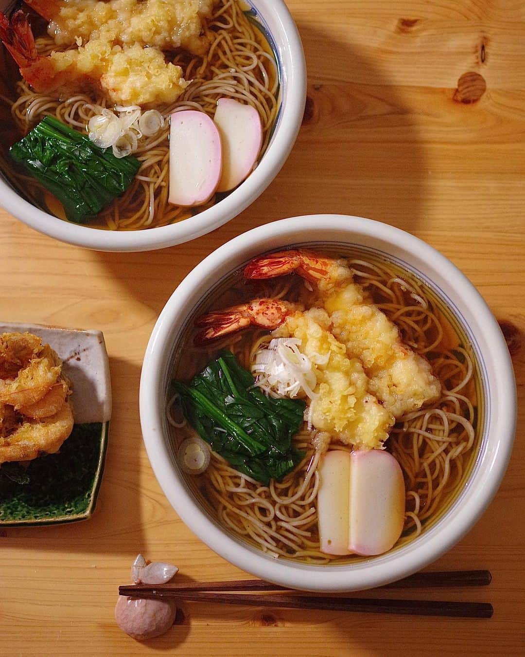 Akihiro Yoshidaさんのインスタグラム写真 - (Akihiro YoshidaInstagram)「#年越し蕎麦 #年越しそば  今年最後の投稿となりました みなさま良いお年を！  これから初詣&ご祈祷に向かいます  日がかわる頃に東京大神宮に行かれる方がいれば教えてください  年明けは実家でお節かな〜  #おうちごはん #料理 #料理写真 #dinner #foodpic #丁寧な暮らし #うちごはん #晩ごはん #夕食 #料理写真 #手料理 #お家ごはん　#japanesefood」12月31日 21時20分 - akihiroy