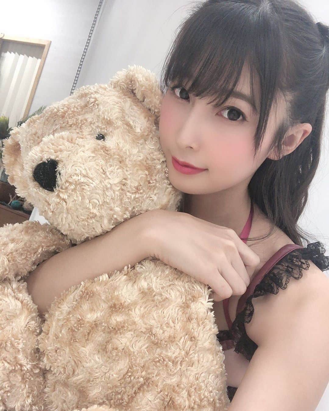 のインスタグラム：「みんな今年1年振り返ったりした？ 私は記憶力ないのか今年なのか去年なのか分からんし色々忘れてるから辞めたわ←  でもみんなは川崎あや2019の推し事を振り返ってコメントください、とりあえずコメントください。どうぞ。🤝」