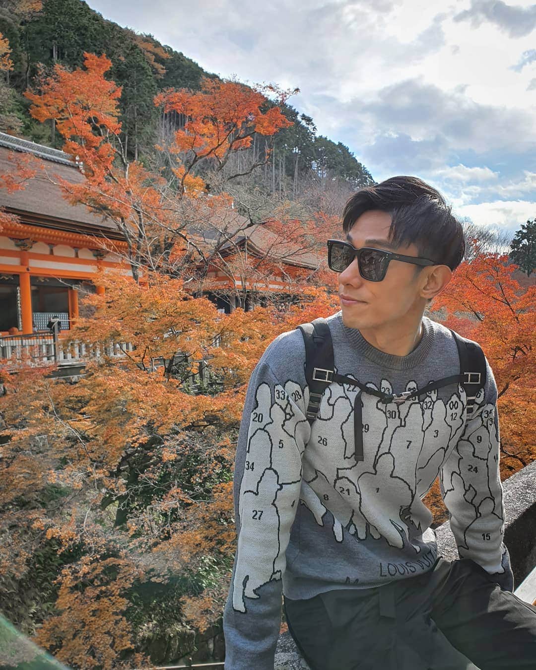 デスモンド・タンのインスタグラム：「remembering the ones we lost. cherishing the ones we have. welcoming the unknown. celebrating the future. blessed new year.  #japan #kyoto #kiyomizudera」