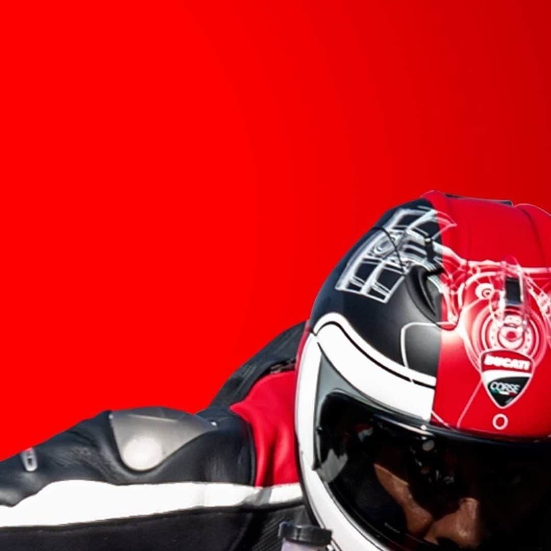 Ducati Japanさんのインスタグラム写真 - (Ducati JapanInstagram)「#OneYearOfUs #ducati #ドゥカティいいじゃん Happy New Year!! 2019年のトピックを月別に振り返るページ Ducati One Year Of Usをご覧下さい。 11月 EICMA(ミラノ・モーターサイクルショー)2019では、新しい2020年モデルのラインナップを一堂に展示。他のバイクと共にスクランブラー・コンセプト・デザートXとスクランブラー・アイコンが注目を浴びる。」12月31日 21時31分 - ducatijapan