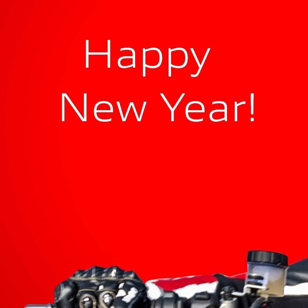 Ducati Japanさんのインスタグラム写真 - (Ducati JapanInstagram)「#OneYearOfUs #ducati #ドゥカティいいじゃん Happy New Year!! 2019年のトピックを月別に振り返るページ Ducati One Year Of Usをご覧下さい。 12月 年末のハイライトは2020年モデルへと進化を遂げた新型パニガーレV4!!」12月31日 21時33分 - ducatijapan