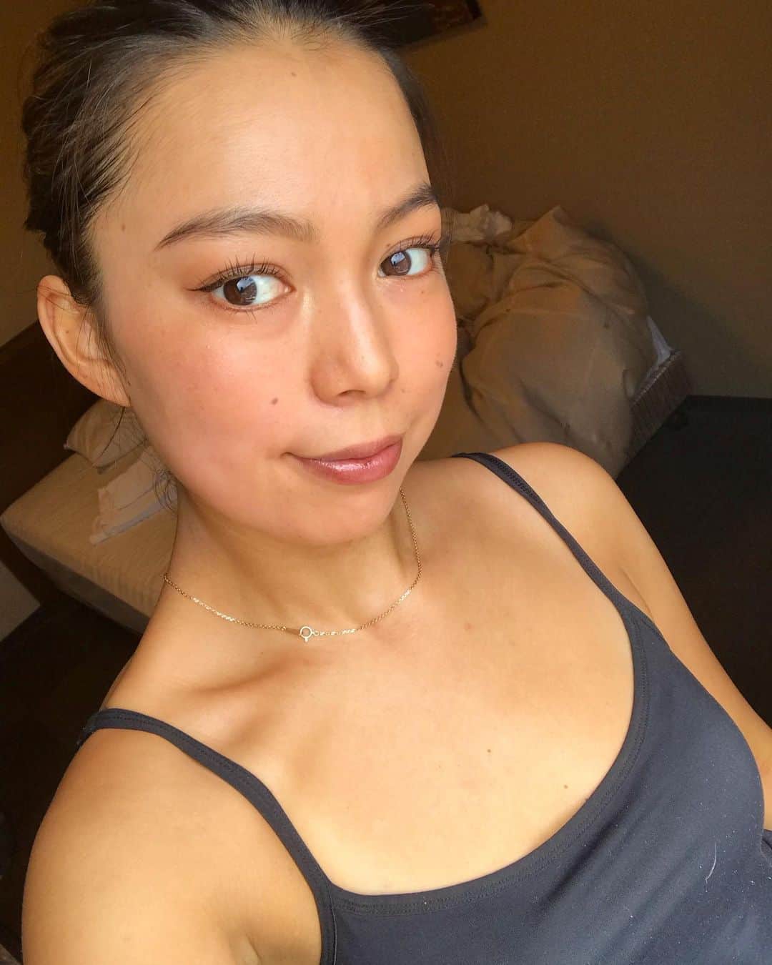水野亜彩子のインスタグラム：「今年も1年大変お世話になりました。 本当に沢山の経験をさせて頂き、学びの一年でした。 来年も感謝の気持ちを忘れず沢山の事を学び、その学びを様々な形で活かしていきたいと思います。  皆様、良いお年をお迎えください✨」