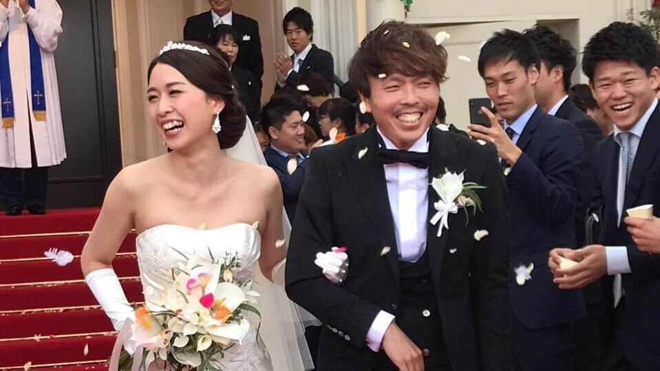 小川直毅さんのインスタグラム写真 - (小川直毅Instagram)「Just married🤵👰 2019/12/21 ご列席いただいた皆様のおかげで盛大で素晴らしい結婚式ができました。 本当にありがとうございました😊 今度とも、私たち夫婦にご指導ご鞭撻のほど宜しくお願いします。  #アニヴェルセル #アニヴェルセル江坂 #結婚式 #結婚披露宴 #感謝 #anniversaire #anniversaire_esaka #wedding #weddingpatty #groom #bride #2019 #最後の投稿 #納め #締め」12月31日 21時37分 - naoki.ogawa