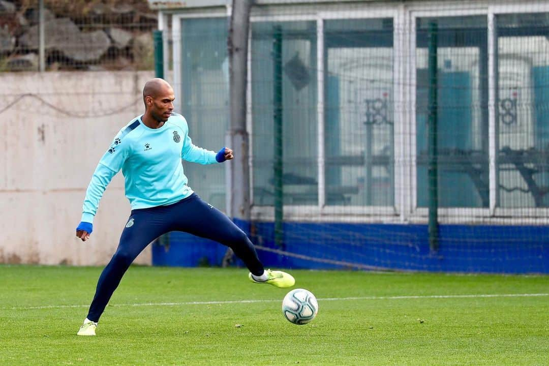 RCDエスパニョールさんのインスタグラム写真 - (RCDエスパニョールInstagram)「Last training of the year! 💪⚽ - #Volem | #EspanyoldeBarcelona | #RCDE」12月31日 21時40分 - rcdespanyol