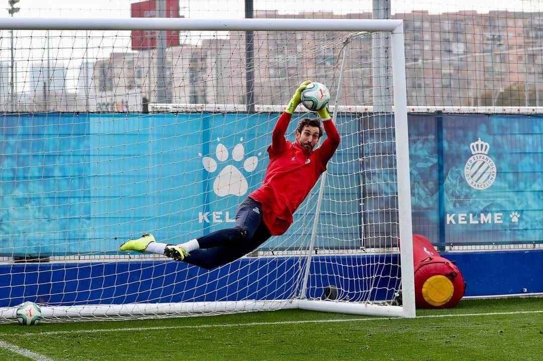 RCDエスパニョールさんのインスタグラム写真 - (RCDエスパニョールInstagram)「Last training of the year! 💪⚽ - #Volem | #EspanyoldeBarcelona | #RCDE」12月31日 21時40分 - rcdespanyol