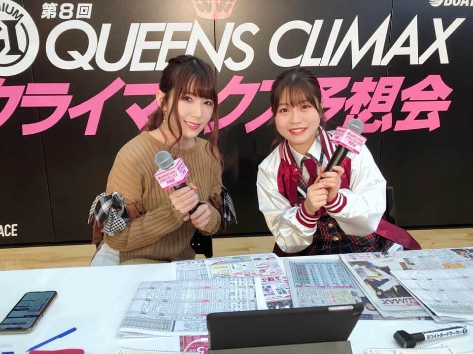 弘松菜摘のインスタグラム：「. . .  #ボートレース徳山 にて﻿ #クイーンズクライマックス﻿ ﻿ クライマックス予想会３日目！🥺✨﻿ ﻿ ご来場いただいた皆様﻿ YouTub LIVEにて配信みてくださった皆様﻿ ありがとうございました！！！﻿ ﻿ ﻿ ゲストは　#波多野結衣 さん﻿ ﻿ にお越し頂きました🥺✨﻿ ﻿ ﻿ 波多野結衣さんは﻿ ボートレース江戸川での番組を﻿ みていて、一緒に勉強していたので﻿ その時から素敵な人だなーって思っていたので﻿ お会いするのが楽しみでした！﻿ ﻿ ﻿ この日はぜんぜん当たらなかったけど﻿ 結衣さんが優しくて癒しで﻿ 1日もってました😭💓﻿ ありがとうございました！﻿ ﻿ ﻿ 12R終わった段階で私の残金は﻿ 20円！！！！！！！﻿ ﻿ ﻿ そんな私に、結衣さんが﻿ 自分の残金600円をくれました。。。﻿ ﻿ 綺麗で優しくて女神かな？？？？﻿ ﻿ ﻿ ﻿ 弘松は予想会３日目終わった段階で﻿ 残金620円！﻿ あと一日どうする？！！﻿ ﻿ ﻿ クイーンズクライマックス特設サイト﻿ http://www.br-special.jp/2019QC/sp/﻿ ﻿ #ボートレース #ボレジョ﻿ #クイーンズクライマックス」