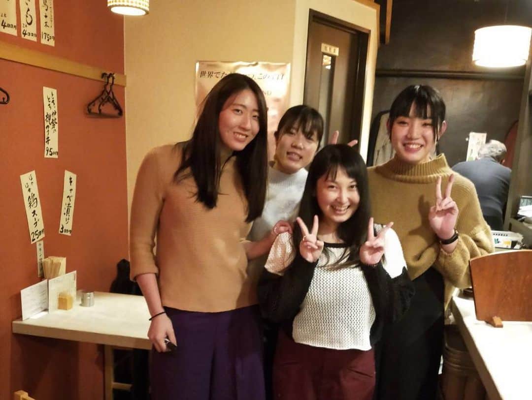 中川朋美のインスタグラム：「*⋆✈︎*⋆✈︎*⋆✈︎*⋆✈︎*⋆✈︎﻿ ﻿ ﻿ ﻿ 皆様、2019年お世話になりました﻿ ありがとうございました🙇‍♀️🙇‍♀️﻿ ﻿ ﻿ ﻿ ﻿ 1/11~14  YAMINABE 東京公演﻿ 1/25~26 YAMINABE 熊本公演﻿ 5/16 池袋HUMAXにてスカンクランチャー制作ドラマ「TOKYO ARUYO」試写会﻿ 9/11~15 望むツキに想ひをヒメて﻿ 12/18~23 GOJET vol.6﻿ ﻿ ﻿ ﻿ ﻿ 来年もまた皆さんに会える様にがんばります❤❤﻿ ﻿ ﻿ ﻿ ﻿ ﻿ そして今年は私にとってずっと憧れだった方とお会い出来ました！！！﻿ ﻿ ﻿ ﻿ ﻿ ロンドンオリンピック銅メダリストの江畑幸子選手と元PFUの大保選手と槙田選手😭💕💕﻿ ﻿ ﻿ ﻿ ﻿ バレーボール大好きな私としては本当に夢の時間でした🙌🙌🙌﻿ ﻿ ﻿ ﻿ ちょっと挫けそうになってもこの時の事を思い出すと頑張れる気がする！！！ᐠ( ᐛ )ᐟᐠ( ᐖ )ᐟ﻿ ﻿ ﻿ ﻿ ﻿ ﻿ ﻿ ﻿ そんな1年の締めくくの今日は朝から緊急で病院にいました。﻿ 結果バイ菌入っちゃっただけで、数日で治るもので心配なんにもないんですけど今年いい事ありすぎたのかな？🥴﻿ ﻿ ﻿ ﻿ ﻿ ﻿ ﻿ ﻿ 来年もぜひぜひよろしくお願いします🙇‍♀️﻿ ﻿ ﻿ ﻿ 2019.3.31﻿ ﻿ ﻿ *⋆✈︎*⋆✈︎*⋆✈︎*⋆✈︎*⋆✈︎」