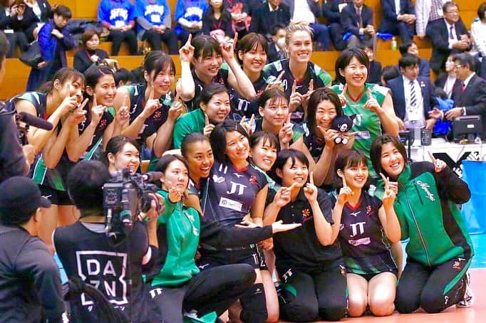 のインスタグラム：「2019年もありがとうございました🌸 2020年、夢を叶えられるように一日も無駄にせず、頑張っていきます！ これからもよろしくお願いします😄 ＊写真お借りしました🙇‍♀️」