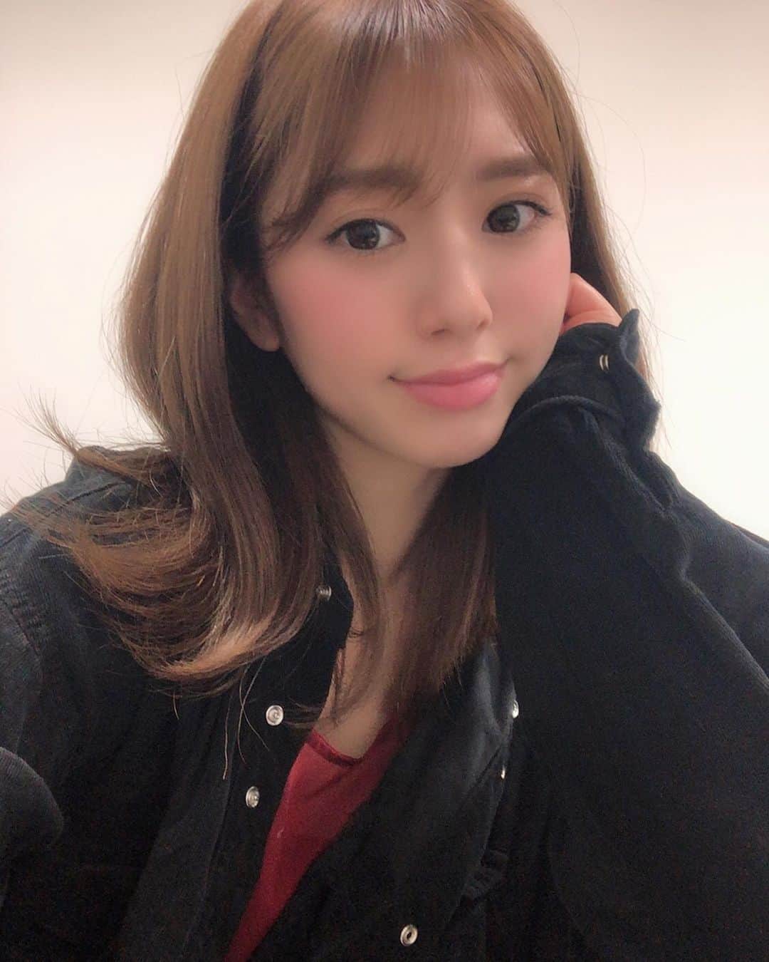 加田穂乃華のインスタグラム：「大晦日☺︎ 2019年もありがとうございました！ 今年も色々なことがあってあっという間の１年でした！ 振り返れば楽しい事ばかり思い浮かびます！ 来年も良い年になりますように💫 皆さまよいお年を🎍 #2019 #大晦日」